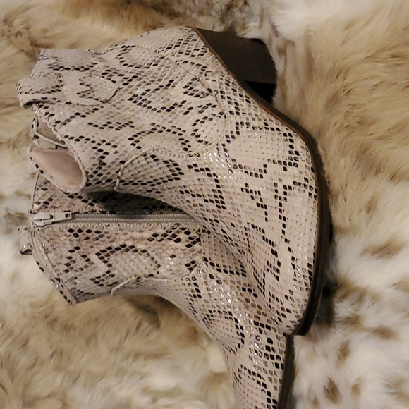 True Grit Cream/Tan Booties - Picture 2 of 5